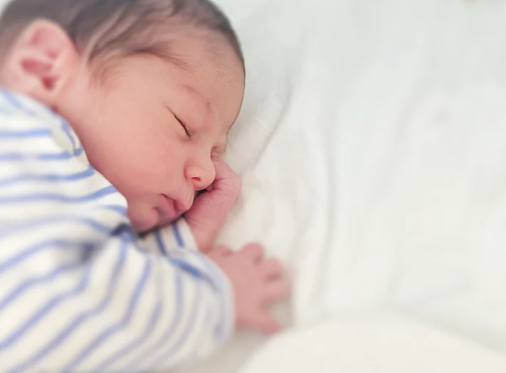 Mastering the Bottle Feeding Latch: Expert Tips for Singapore & Malaysia Mums